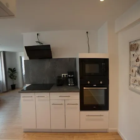 Schoene Ferienwohnung 54 M², Zentrumsnah, Kingbett Erfurt Exterior photo