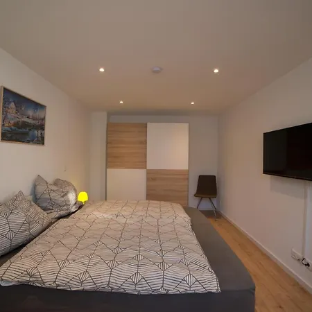 Schoene Ferienwohnung 54 M², Zentrumsnah, Kingbett Erfurt Exterior photo