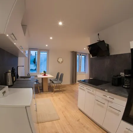 Schoene Ferienwohnung 54 M², Zentrumsnah, Kingbett Erfurt Exterior photo