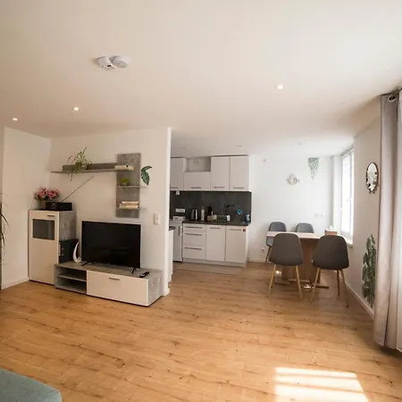 Schoene Ferienwohnung 54 M², Zentrumsnah, Kingbett Erfurt Exterior photo